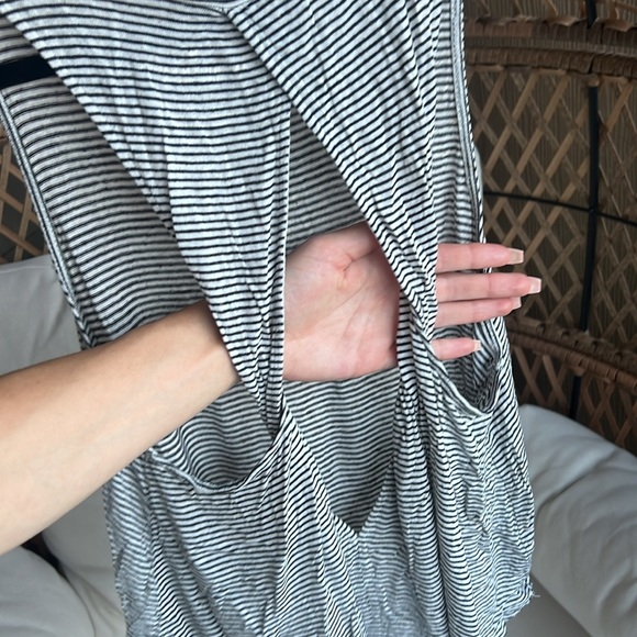 American eagle tank with very cute open back! Size small - Picture 3 of 4